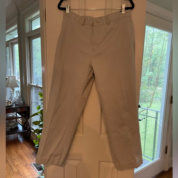 Vineyard Vines khakis. 33”x27”. 100% cotton. - Picture 1 of 4